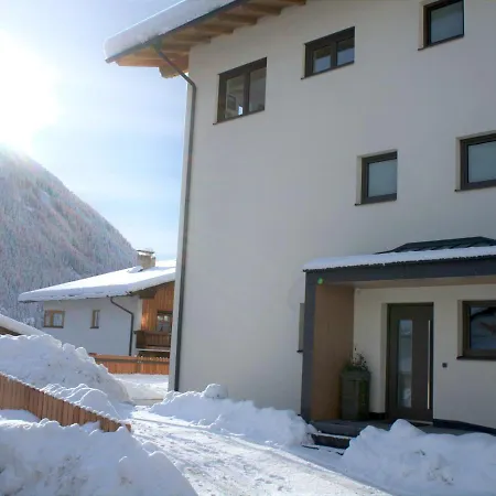 Berg' & Bluamen Appartements Stubai Neustift im Stubaital Exterior photo