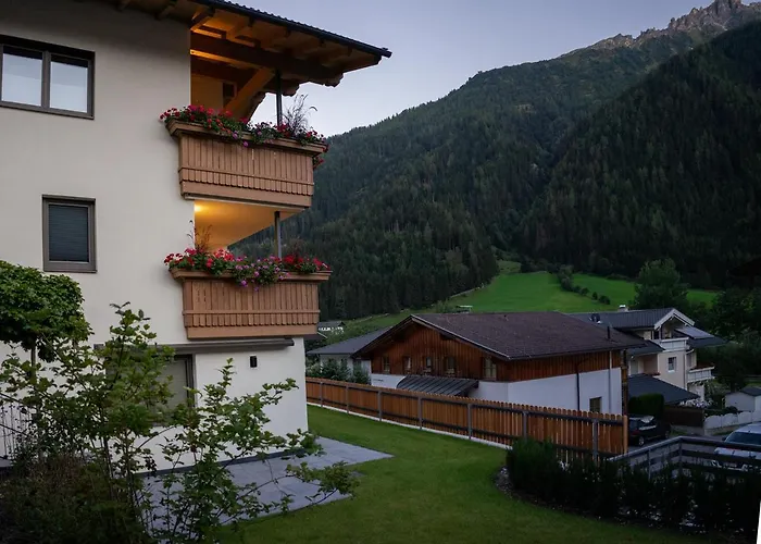 Berg\' & Bluamen Appartements Stubai